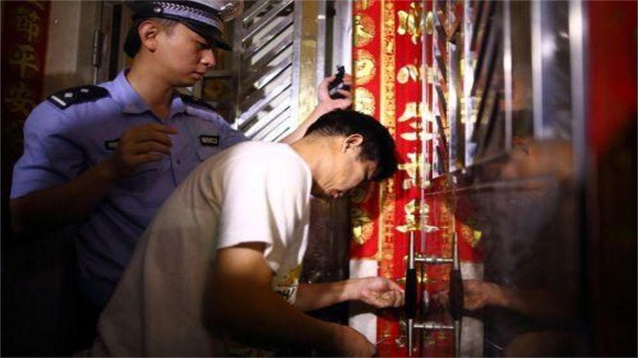 南昌请开锁师傅开了锁后，师傅为什么一般都不进门，就算主人请也不进去？